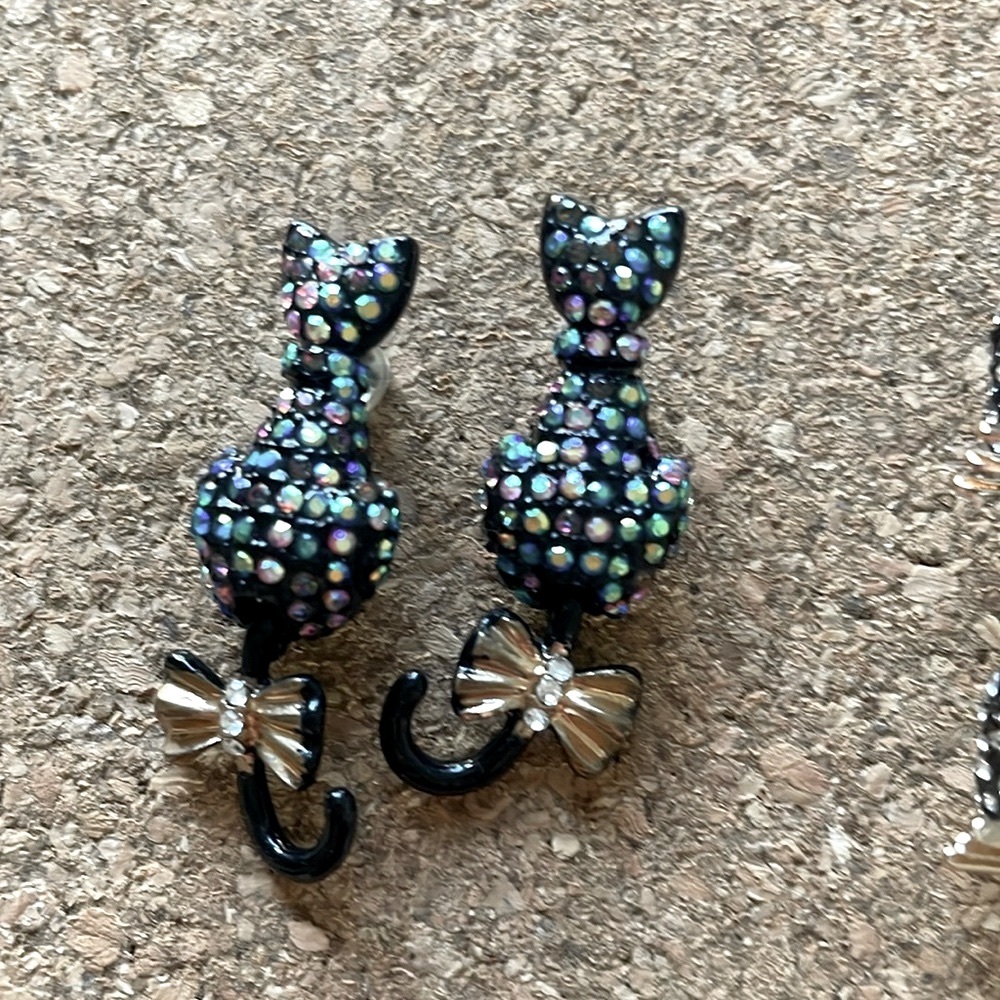 Cat Earrings - Picture 2 of 5